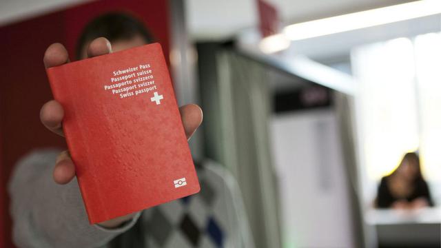 Les Suisses ont largement validé la naturalisation facilitée pour la 3e génération. [Keystone - Anthony Anex]
