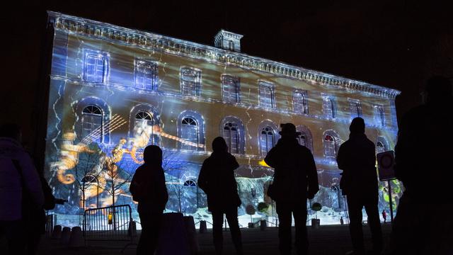 Les bâtiments et monuments de la ville de Morat illuminés lors du premier festival des lumières en 2016. [keystone - Cyril Zingaro]