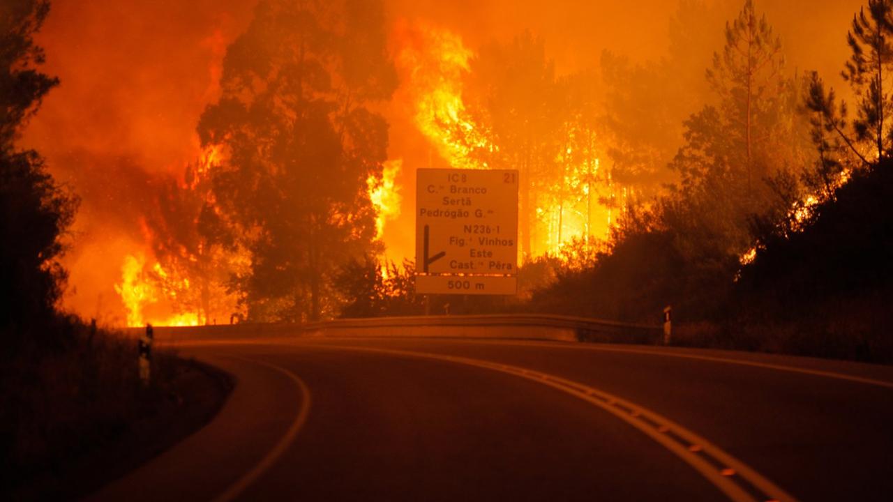 L'Europe brûle et la sécheresse estivale ne fait qu'empirer les choses (ici au Portugal). [Keystone - Paulo Cunha]