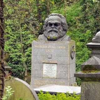 La tombe de Karl Marx au cimetière de Highgate à Londres avant qu'elle ne soit vandalisée. [DPA/Keystone - Cordula Donhauser]