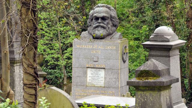 La tombe de Karl Marx au cimetière de Highgate à Londres avant qu'elle ne soit vandalisée. [DPA/Keystone - Cordula Donhauser]