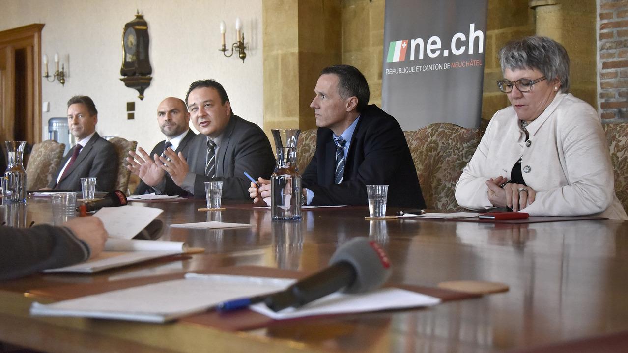 Les cinq conseillers d'Etat neuchâtelois (ici lors d'un point de presse après la votation sur l'HNE en février 2017). [Keystone - Christian Brun]