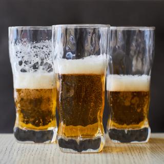Les recommandations de la dose d'alcool tolérable pour la santé sont en baisse.
Dmitry Tsvetkov
Fotolia [Fotolia - Dmitry Tsvetkov]