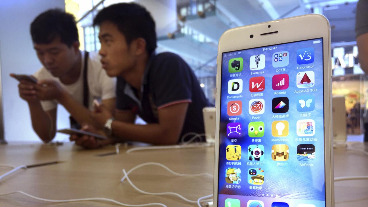 La marque a supprimé certaines apps qui étaient disponibles en Chine. [AP/Keystone - Mark Schiefelbein]