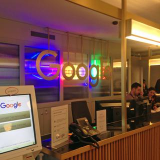 Google s'est installé dans le bâtiment historique de la poste, à côté de la gare de Zurich. [RTS - Rouven Gueissaz]