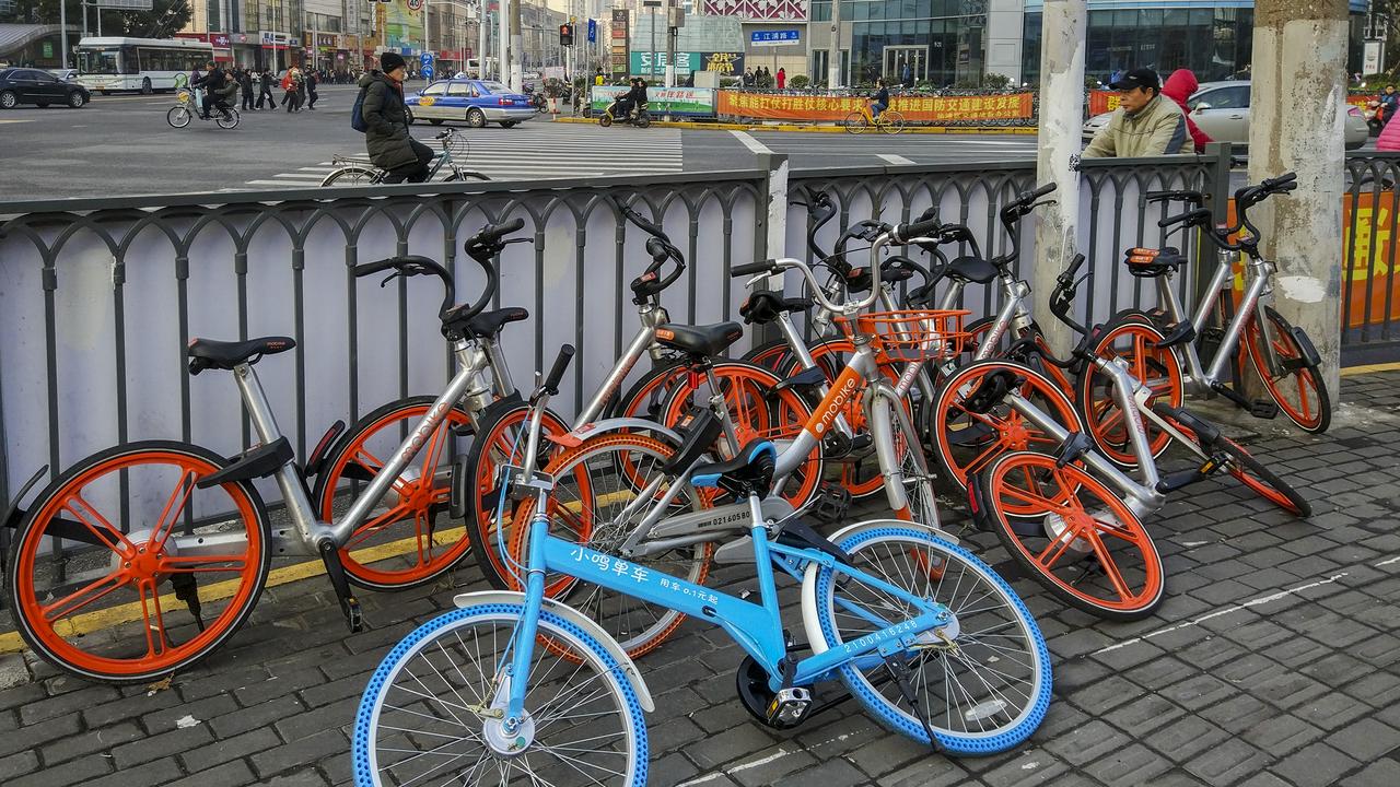 Les vélos en libre service se multiplient dans les villes chinoises. [afp - Wang Gang / Imaginechina]