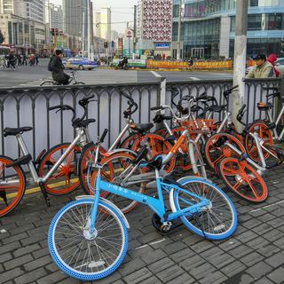 Les vélos en libre service se multiplient dans les villes chinoises. [afp - Wang Gang / Imaginechina]