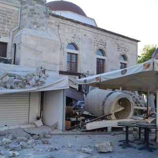 Une église endommagée sur l'île de Kos après le tremblement de terre. [Keystone - EPA/Giannis Kiaris]