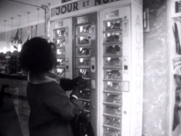 Distributeur jour et nuit en 1965. [RTS]