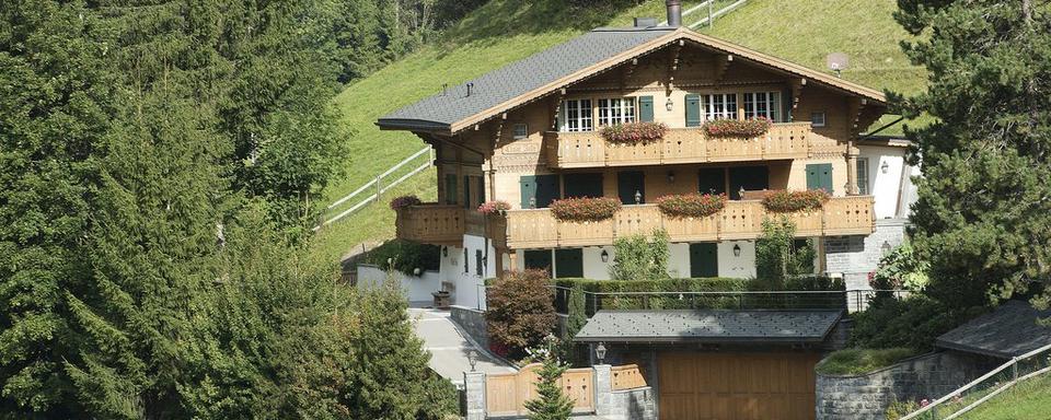 Le chalet de Johnny Hallyday à Gstaad, photographié en septembre 2012. [Keystone - Jean-Christophe Bott]