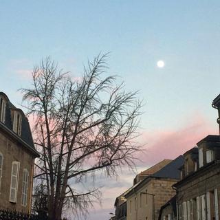 Lever de lune sur Brive-la-Gaillarde. [RTS - Nicolas Vultier]
