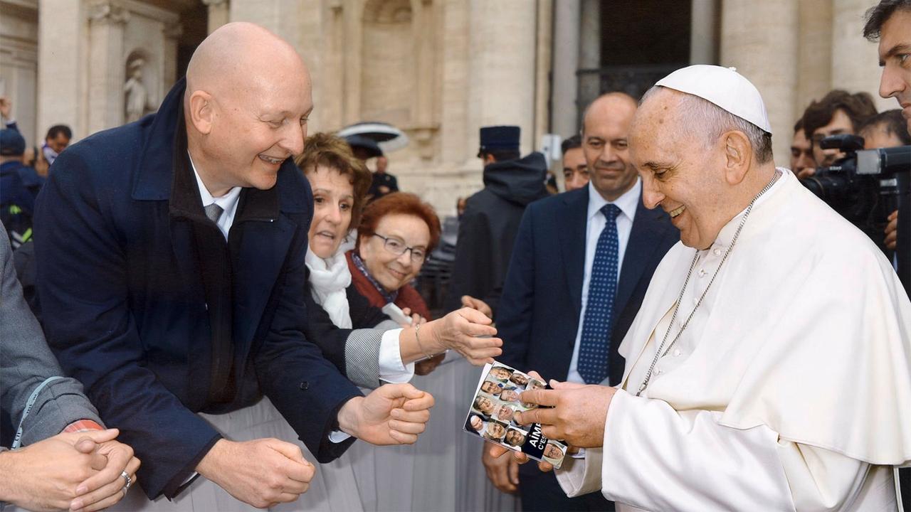 Daniel Pittet avec le pape François à Rome en 2015. [vieconsacree.com]