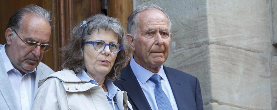 Les parents d'Adeline quittant le Palais de justice après le premier jour d'audience du nouveau procès de Fabrice A., le 15 mai 2017. [KEYSTONE - Salvatore Di Nolfi]