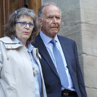 Les parents d'Adeline quittant le Palais de justice après le premier jour d'audience du nouveau procès de Fabrice A., le 15 mai 2017. [KEYSTONE - Salvatore Di Nolfi]