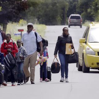 Famille haïtienne sur la route de la frontière canadienne, 07.08.2017. [AP/Keystone - Charles Krupa]