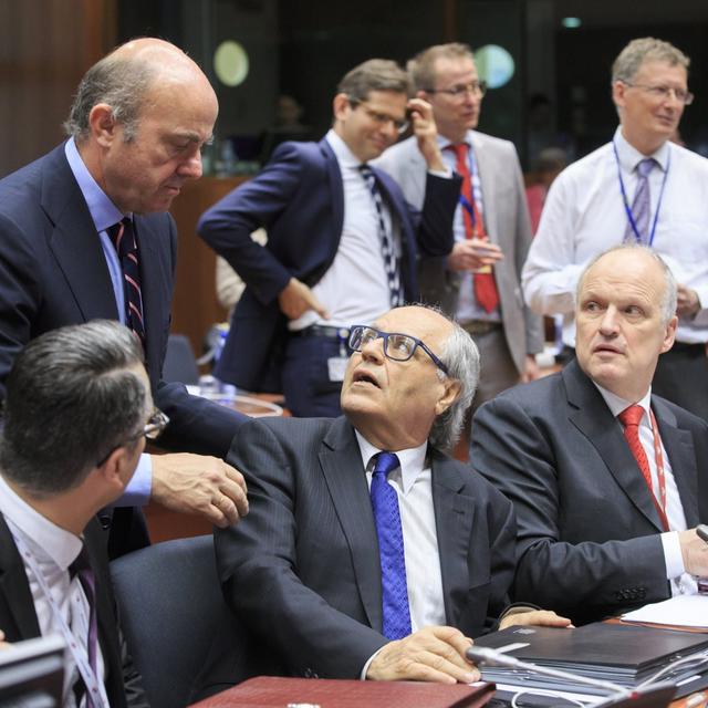 Les ministres de l'Economie de plusieurs pays de l'Union européenne réunis le 23 mai à Bruxelles. [Keystone - Olivier Hoslet]