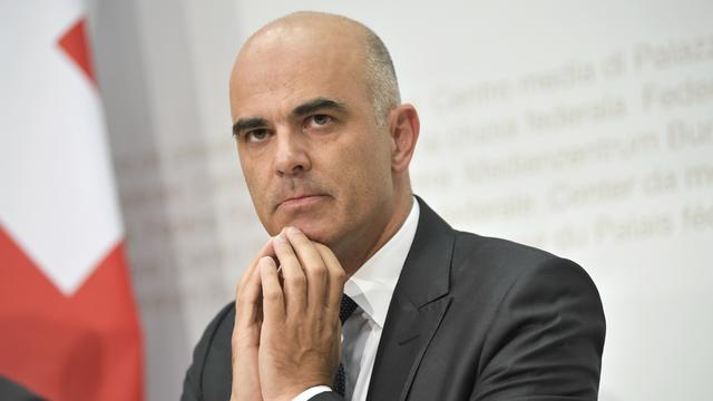 Le conseiller fédéral Alain Berset devra présenter les éléments clés de la réforme de l'AVS d'ici février 2018. [Keystone - Anthony Anex]