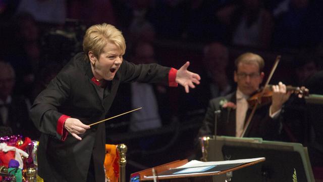 La cheffe d'orchestre américaine Marin Alsop. [Reuters - Neil Hall]