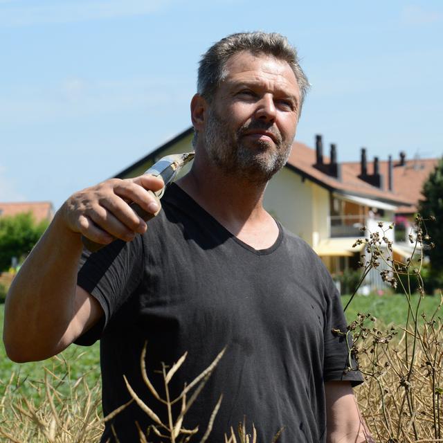 Christophe Bosson et sa ferme: vignes et grandes cultures à Aire-la-Ville (GE). [RTS - Lucile Solati]