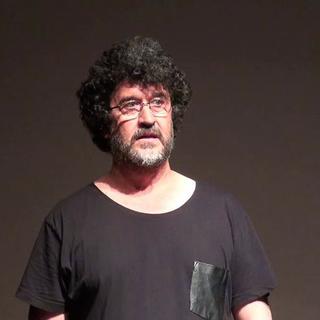 Le metteur en scène, comédien et auteur Ahmed Belbachir. [Vimeo - Capture d'écran]