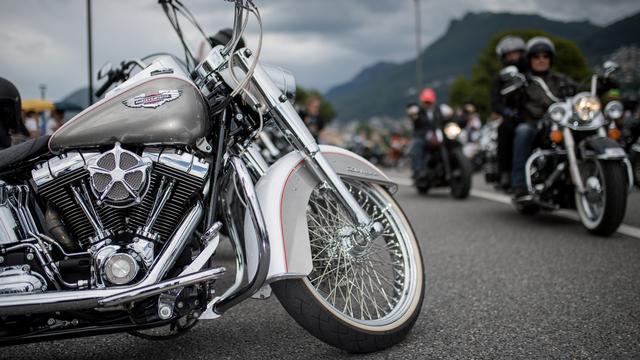 Une parade de Harley-Davidson le 1er juillet dernier à Lugano. [Keystone - Ti-Press/Gabriele Putzu]