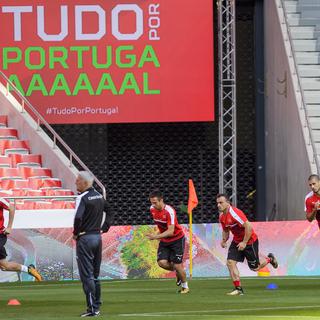 L'équipe de Suisse de football se prépare à affronter le Portugal. [Keystone - Jean-Christophe Bott]