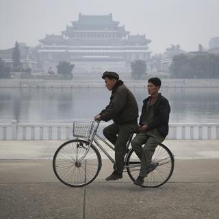 Pour le moment, la population nord-coréenne résiste au renforcement des sanctions. [Keystone - AP Photo/Wong Maye-E]