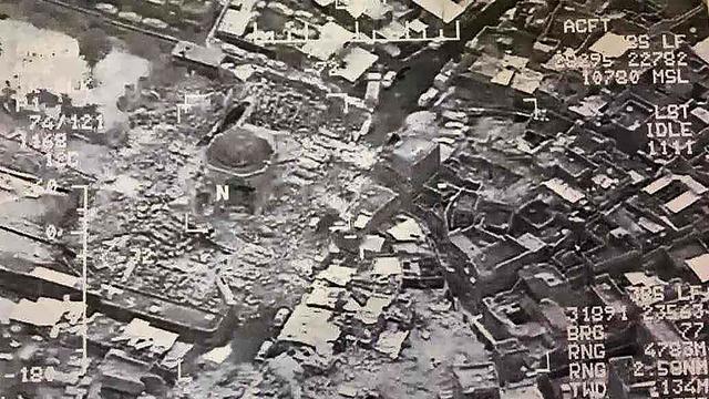 Vue aérienne, diffusée par l'armée irakienne, de la destruction du site de la mosquée Al-Nouri [AFP - Armée irakienne]