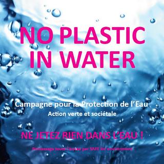 "No Plastic in Water" est une campagne de sensibilisation à la pollution de lʹeau par le plastique de Bruno Verdi, un citoyen engagé. [DR]
