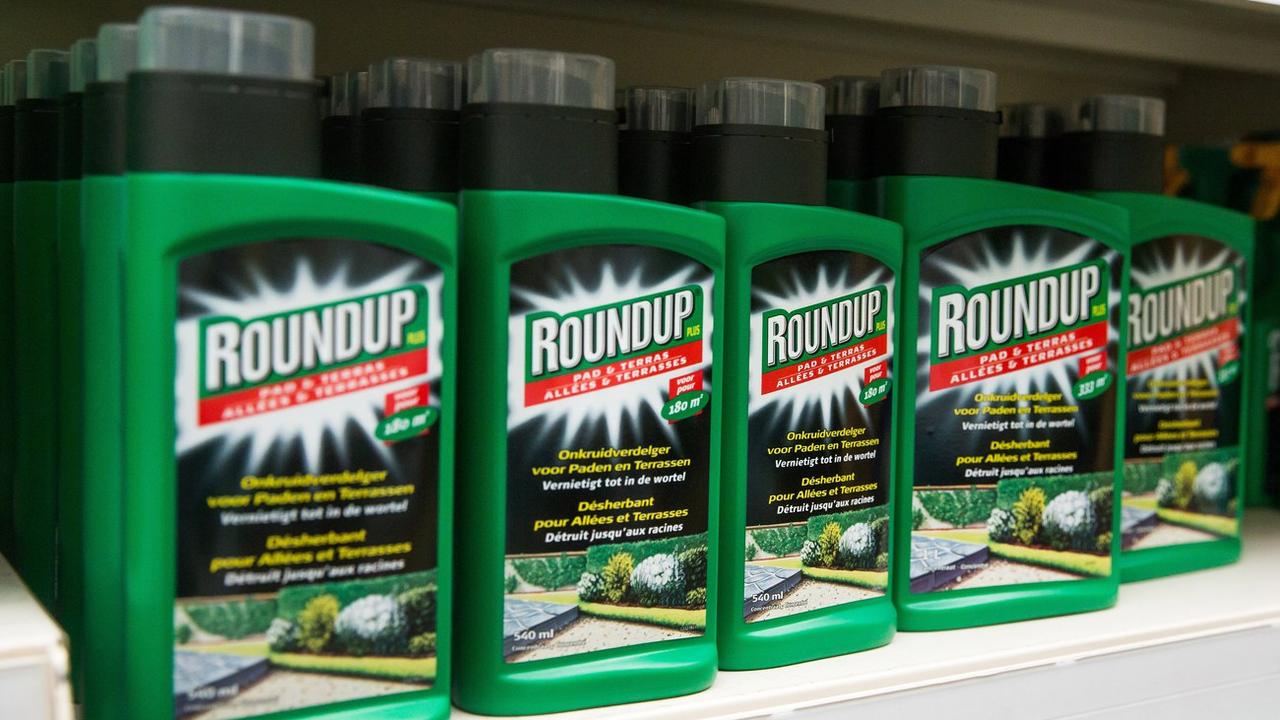 Des bouteilles de l'herbicide Roundup de la firme Monsanto, dont le principe actif est le glyphosate. [Keystone - Stéphanie Lecocq]