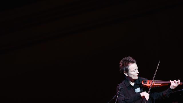 Musician Laurie Anderson performs on stage at Tibet House Benefit Concert 2015 at Carnegie Hall on March 5, 2015 in New York City. [GETTY IMAGES NORTH AMERICA / AFP - Neilson Barnard]