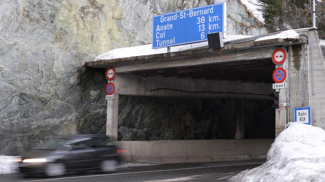 L'entrée du tunnel du Grand-Saint-Bernard à Bourg-St-Pierre. [Keystone - Maxime Schmid]