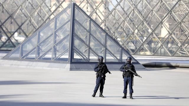 Le secteur du Louvre a été bouclé. [keystone - EPA/Ian Langsdon]