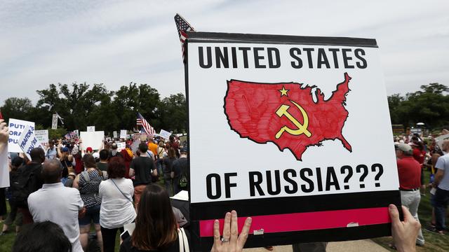 Des manifestants anti-Trump à Washington samedi. [AP/Keystone - Alex Brandon]