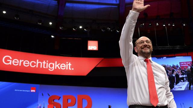Le chef de file des sociaux-démocrates allemands Martin Schulz a plaidé pour une meilleure "justice sociale" devant les délégués de son parti SPD à Dortmund. [KEYSTONE - EPA/SASCHA STEINBACH]