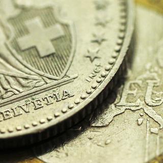 L'euro s'échange actuellement autour de 1,10 franc. [Reuters - Phil Noble]