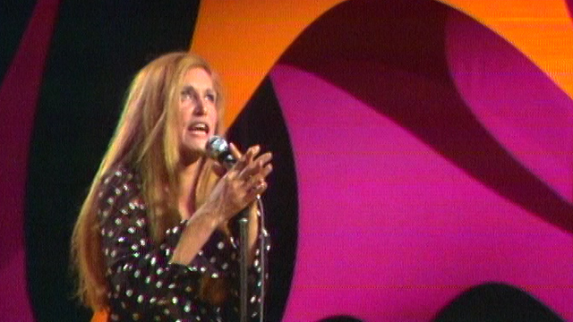 Dalida sur le plateau de Samedi-variétés en 1972. [RTS]