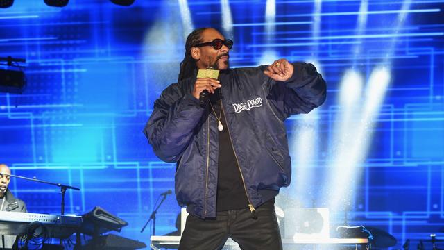 Le rappeur américain Snoop Dogg le 2 mai 2016 sur scène à New York. [GETTY IMAGES NORTH AMERICA/AFP - Jamie McCarthy]