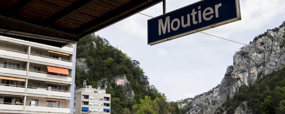 Vue de la ville de Moutier depuis la gare. [Keystone - Jean-Christophe Bott]