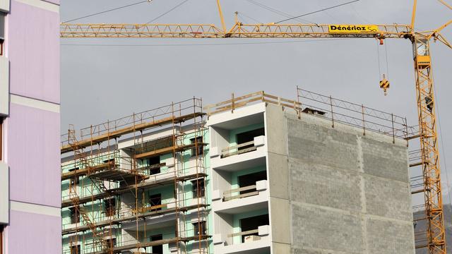 Les badges électroniques font leur apparition sur les chantiers valaisans. [Keystone - Jean-Christophe Bott]