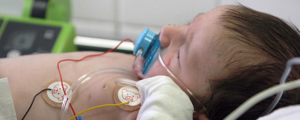 Dans le cadre de ces travaux, des services de pédiatrie hospitaliers ont étudié les cas d'enfants qui ont eu besoin de soins intensifs suite à une infection respiratoire sévère (bronchiolite par exemple). [AFP - JEAN AYISSI]