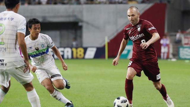 Iniesta a fait vibrer les supporters de Vissel Kobe. [Ken Satomi]