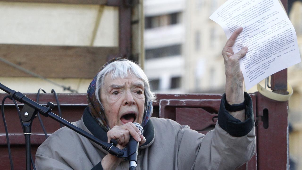 La plus ancienne militante des droits de l'homme russe et ex-dissidente soviétique Lioudmila Alexeeva est décédée samedi à Moscou à l'âge de 91 ans. [Mikhail Voskresensky]