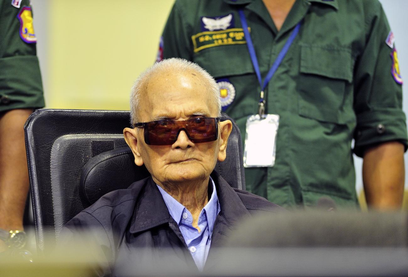 L'idéologue du régime Nuon Chea, 92 ans, "a eu une contribution significative à la commission des crimes", a relevé le juge. [Keystone - EPA/NHET SOK HENG]