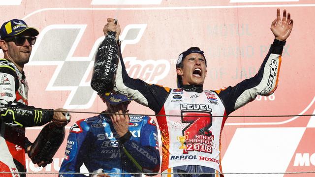 Marc Marquez fête son 5e titre en MotoGP lors de sa victoire au Japon. [Keystone - Kimimasa Mayama]