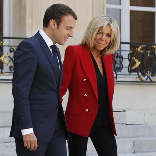 Le couple présidentiel français Emmanuel et Brigitte Macron, photographiés le 6 juillet 2017. [AFP - François Guillot]