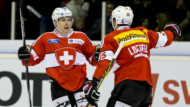 Killian Mottet et Romain Loeffel célèbrent leur victoire face au Bélarus. [Pascal Muller]