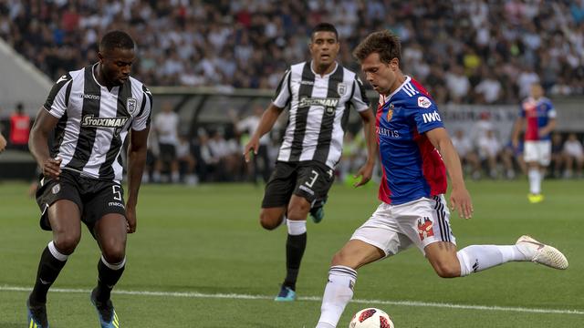 Valentin Stocker et le FCB renverseront-ils la vapeur au Parc St-Jacques? [Keystone - Georgios Kefalas]