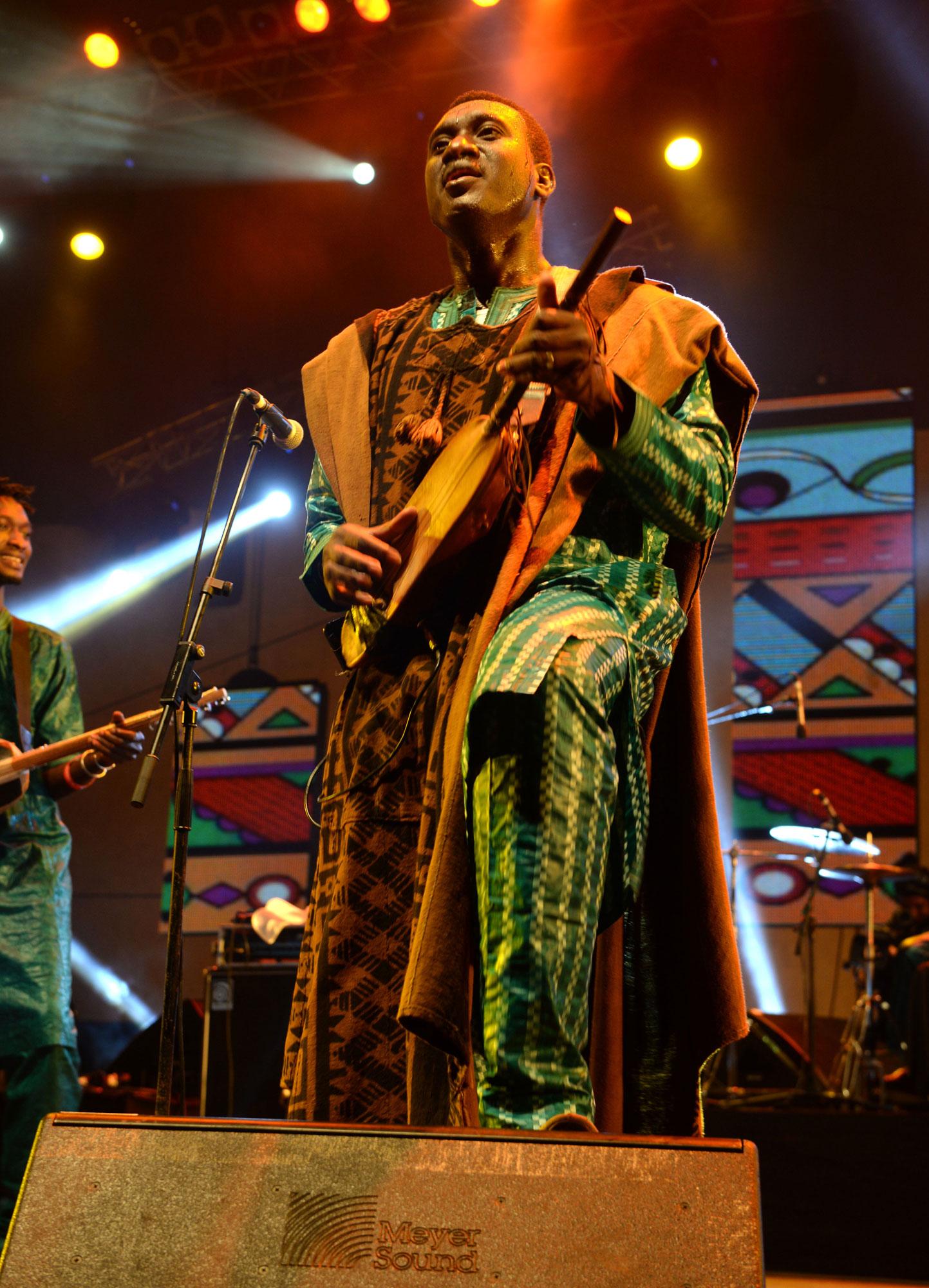 Le musicien Bassekou Kouyate à Essaouira au Gnaoua World Music Festival en 2014. [AFP - Fadel Senna]