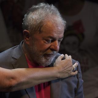 Même si Lula est donné favori, ses derniers espoirs de revenir au pouvoir à l'occasion de la prochaine élection présidentielle sont anéantis par son incarcération. [AP/Keystone - Leo Correa]